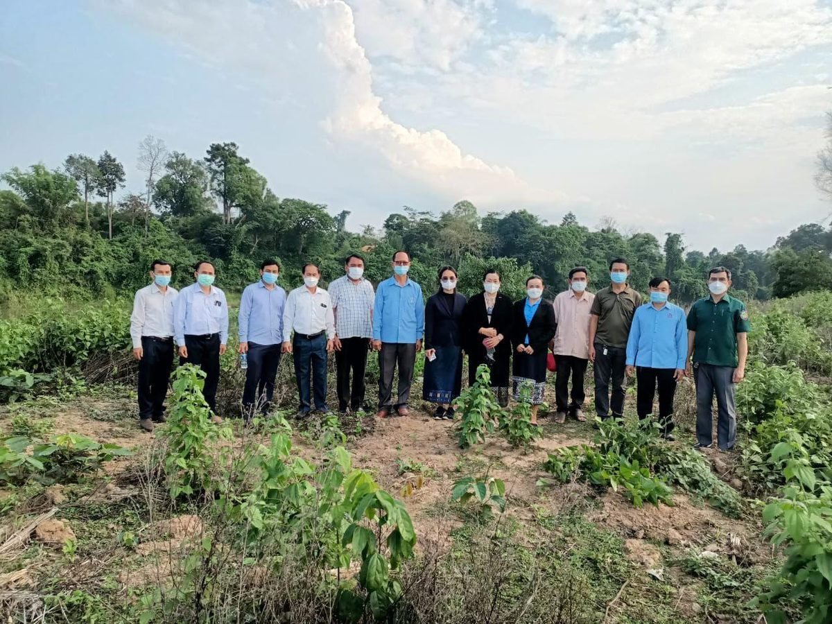 TWELVE COM. team and villagers standing together in the Natan project fields